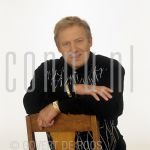 18-03-1998 Koos Alberts at studio in Amsterdam.

[keywords]Posed, Half Length, Eyecontact, Smiling[/keywords]